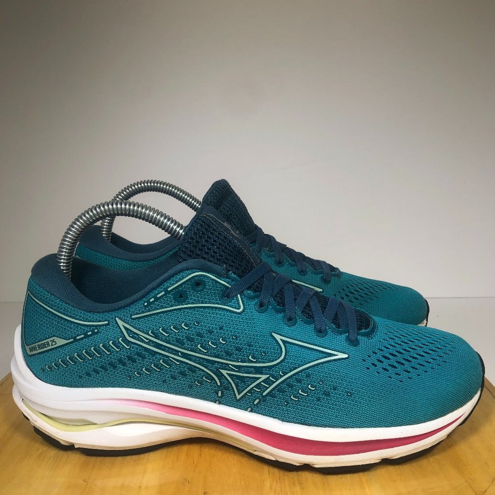 Mizuno (Size 8.5) Wave Rider 25 Running Shoes Women